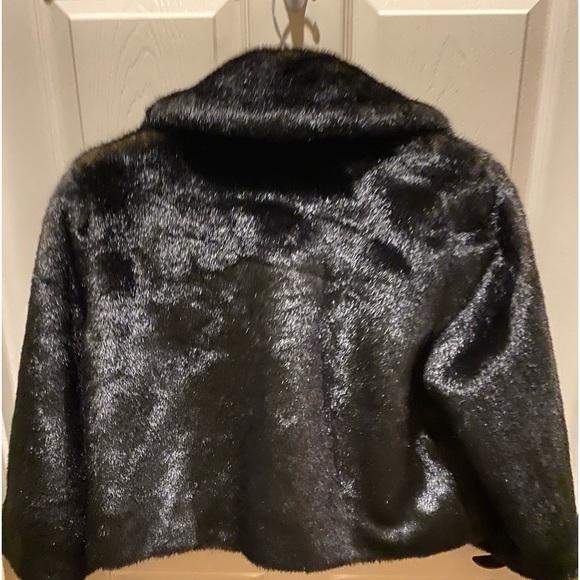 Tapemeasure Brand Cropped Faux Fir Jacket. Size XL - Picture 2 of 4